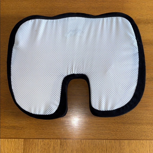 Everlasting Comfort Black Seat Cushion - Picture 2 of 6